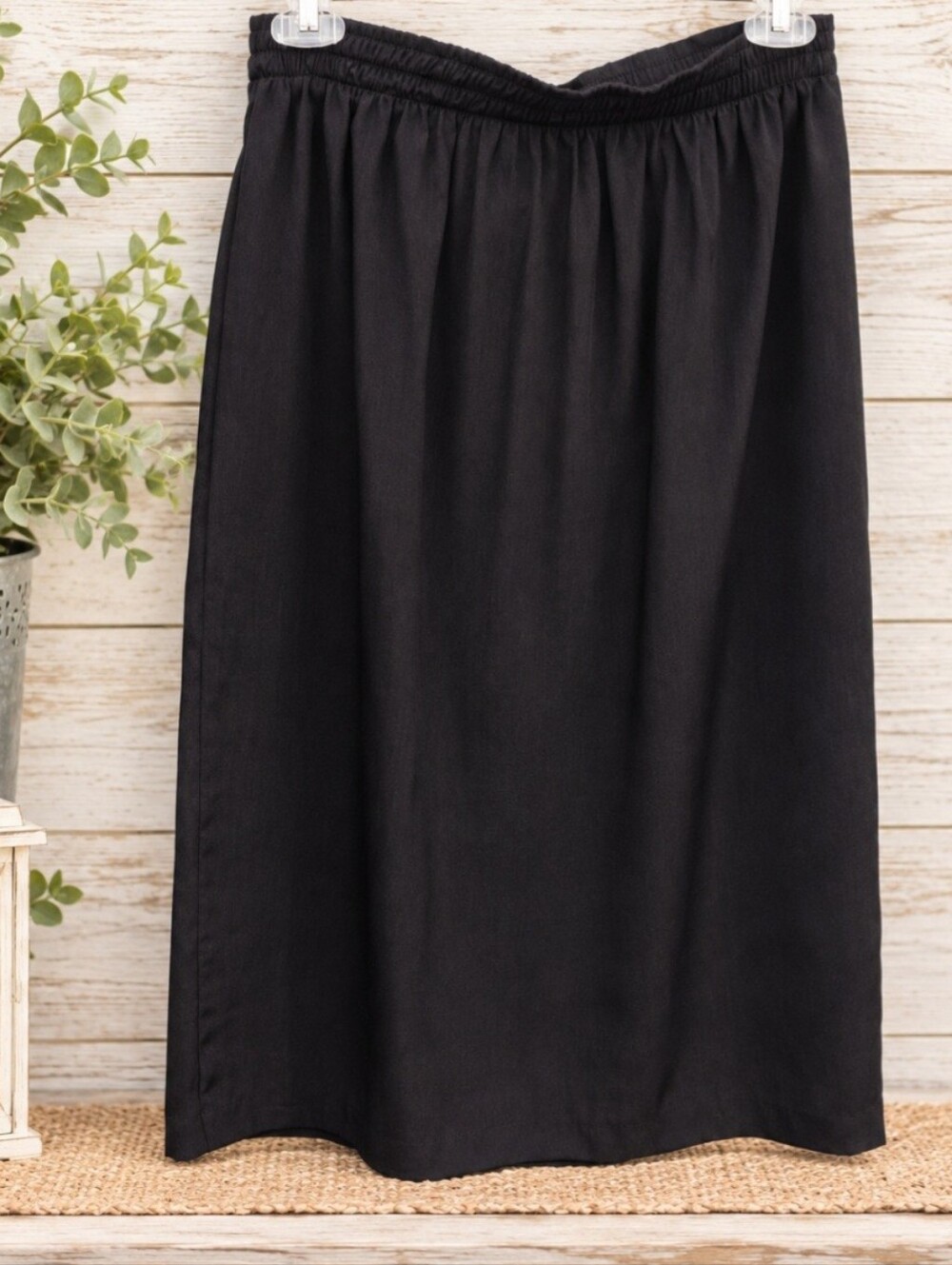 Susan Graver black size med. knee length skirt